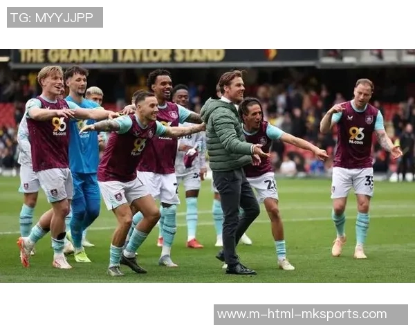 英超激战利兹联展现强大实力争夺积分巅峰对决即将上演 英超激战利兹联展现强大实力争夺积分巅峰对决即将上演